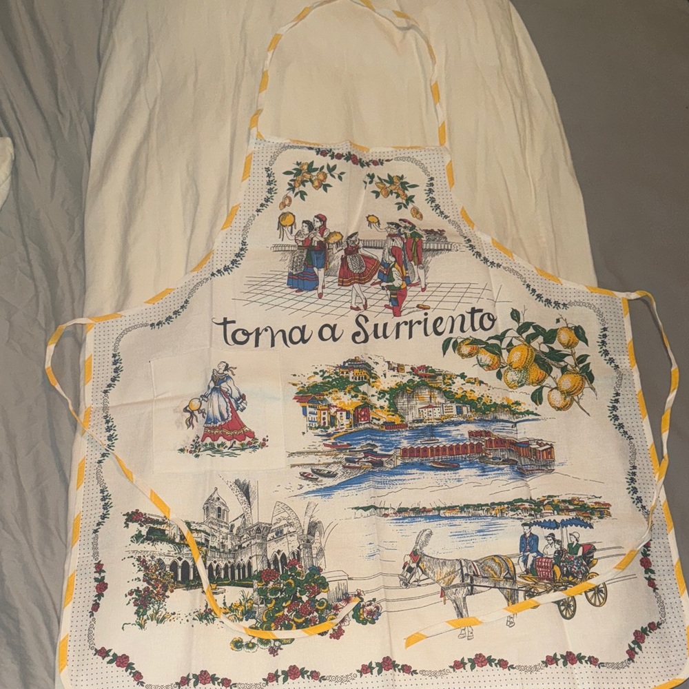 Toma a Surriento Apron with Colorful Italian Design